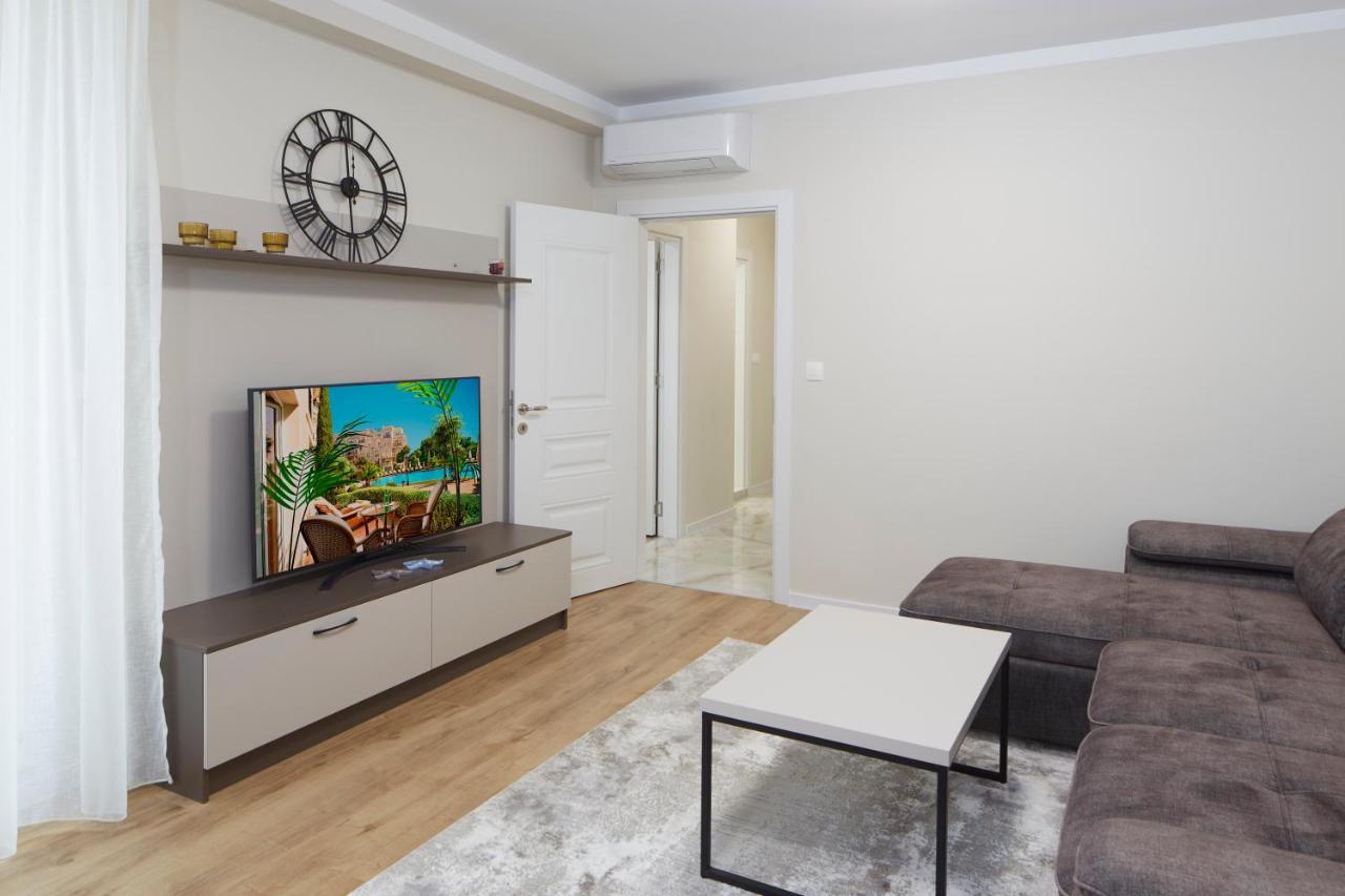 Bellicity Apart Complex Равда Номер фото